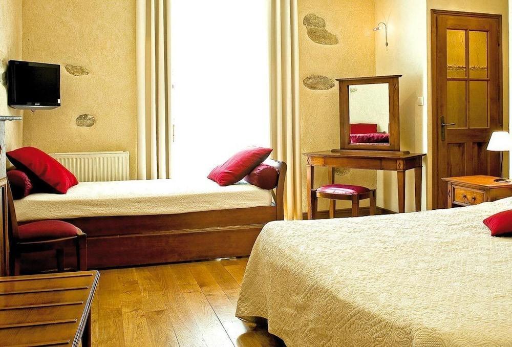 מירפואה Hotel Les Remparts מראה חיצוני תמונה