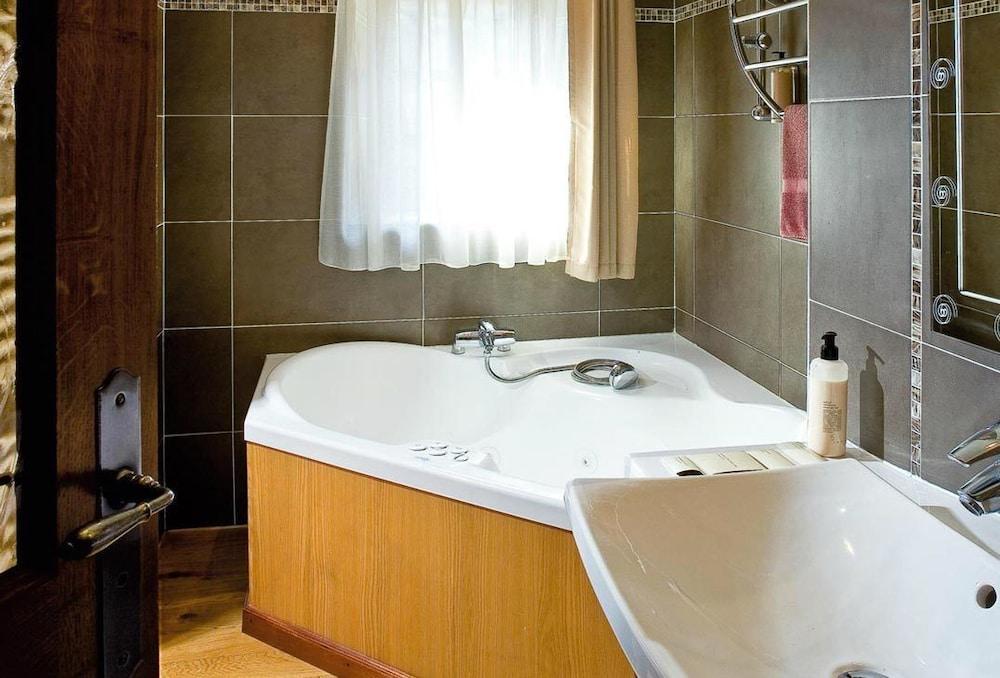מירפואה Hotel Les Remparts מראה חיצוני תמונה