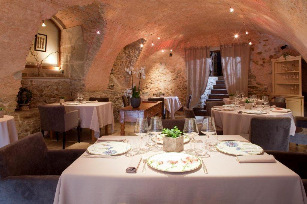 מירפואה Hotel Les Remparts מראה חיצוני תמונה