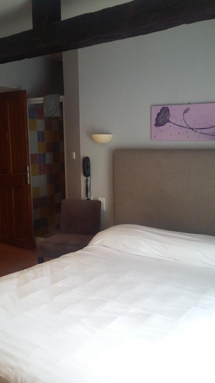 מירפואה Hotel Les Remparts מראה חיצוני תמונה