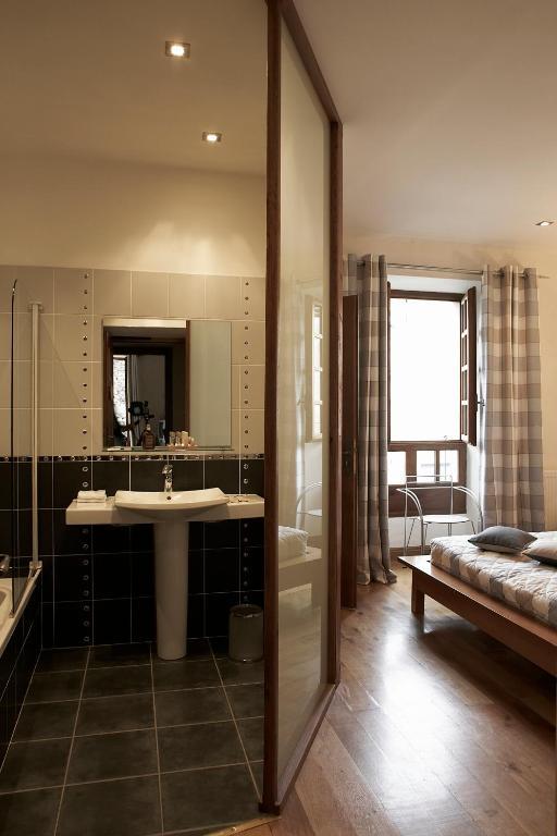 מירפואה Hotel Les Remparts מראה חיצוני תמונה