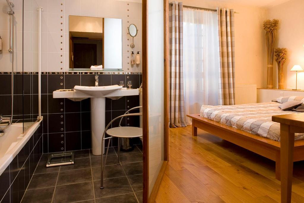 מירפואה Hotel Les Remparts חדר תמונה